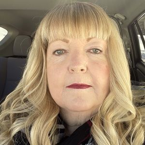 Meet your Posher, Cynthia